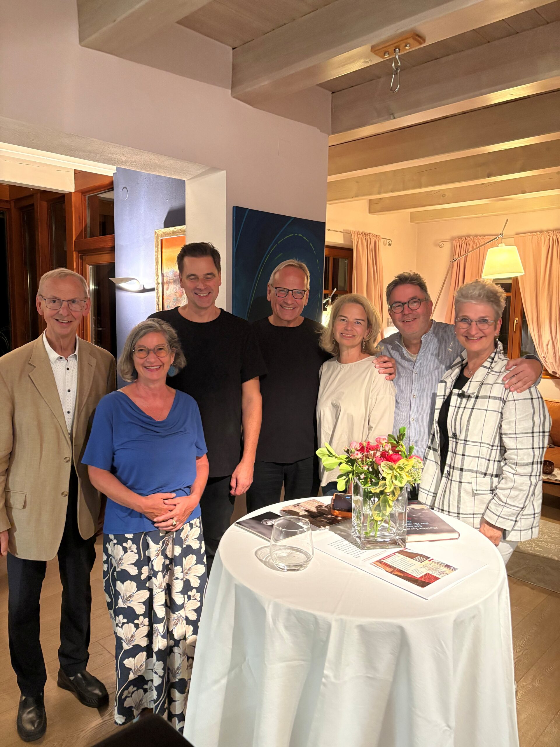 Gruppenbild v. l. n. r.: P. Martin Rotheneder, Monika Büchsenmeister-Wahringer, Edgar Unterkirchner, Arnold Mettnitzer, Doris Bracher, Alexander Hauer, Martina Fürst; Credits: Birgit Urban